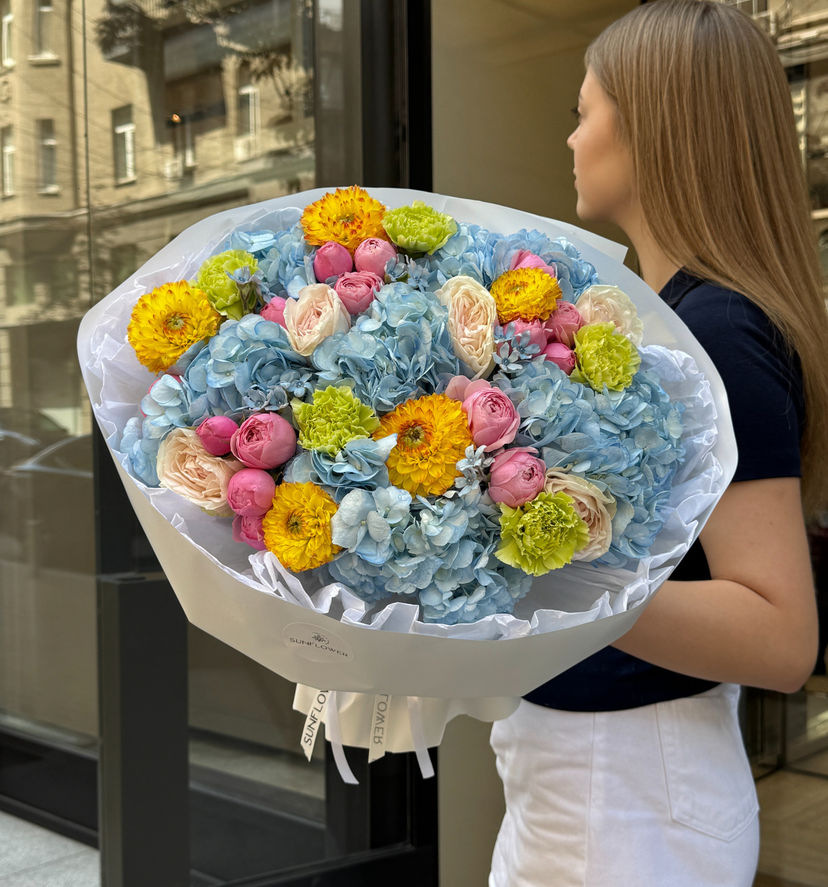 Bouquet with Hydrangeas, Roses & Dahlias