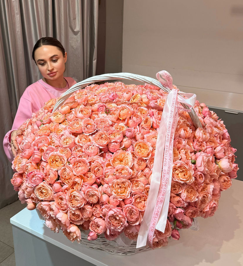 Basket of roses Julietta 201 branches