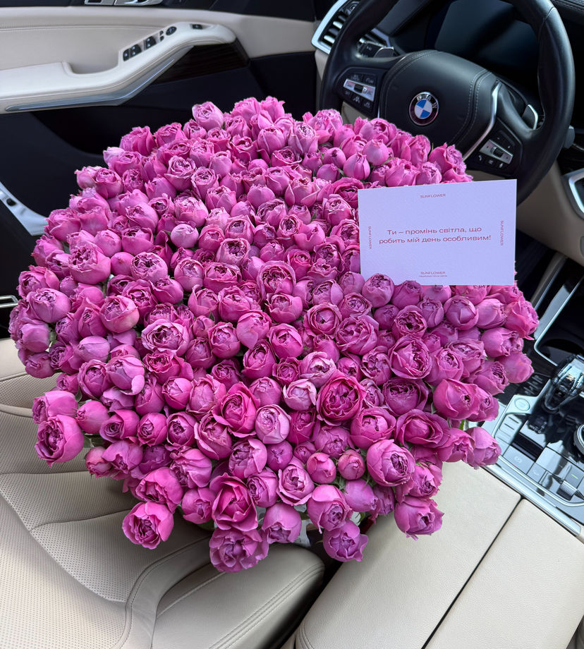101 Misty Bubbles Roses in a Basket