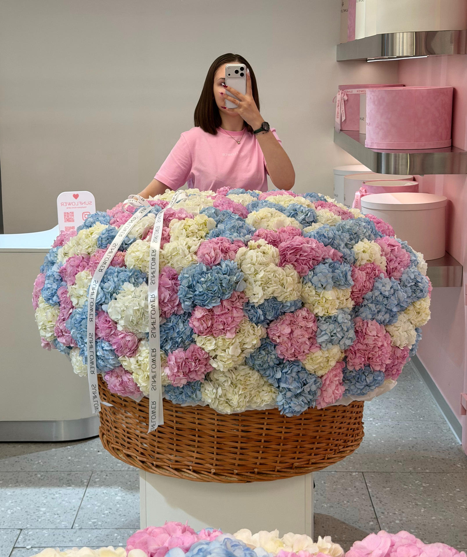Tricolor Hydrangea Wicker Basket XXL