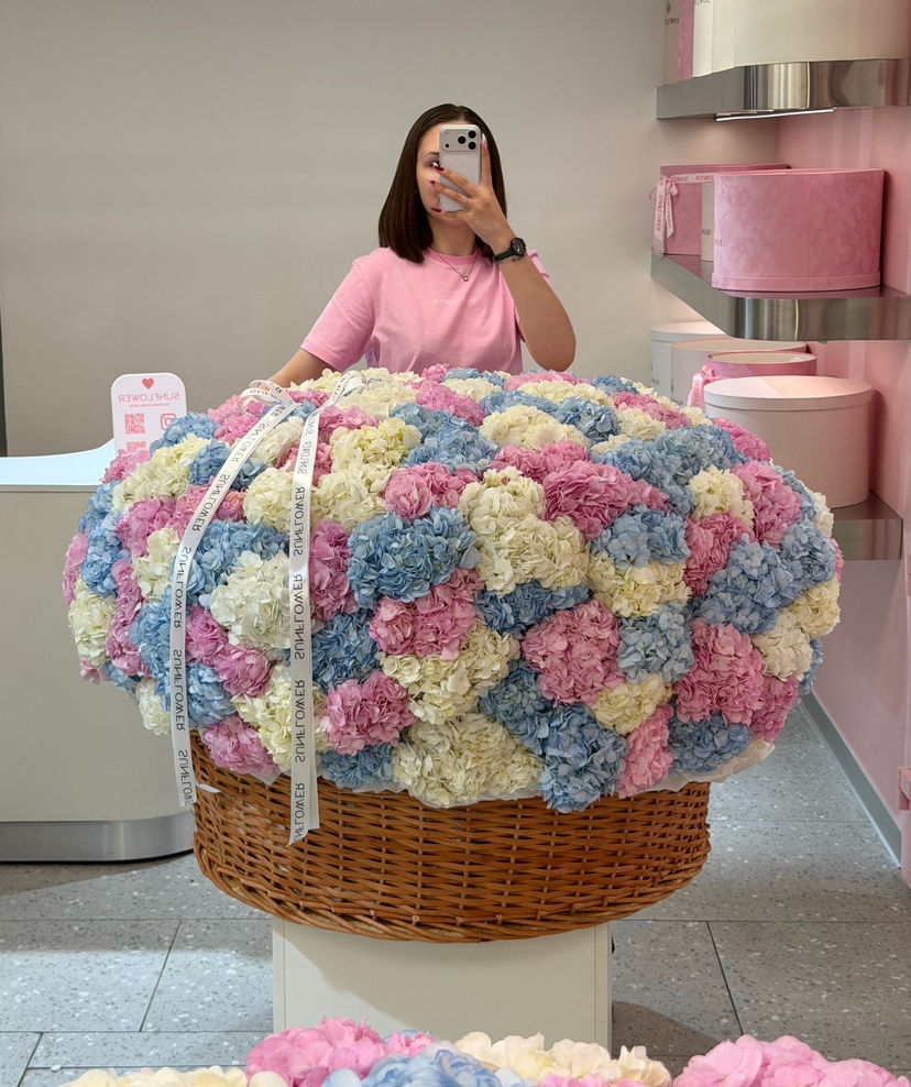 Tricolor Hydrangea Wicker Basket XXL