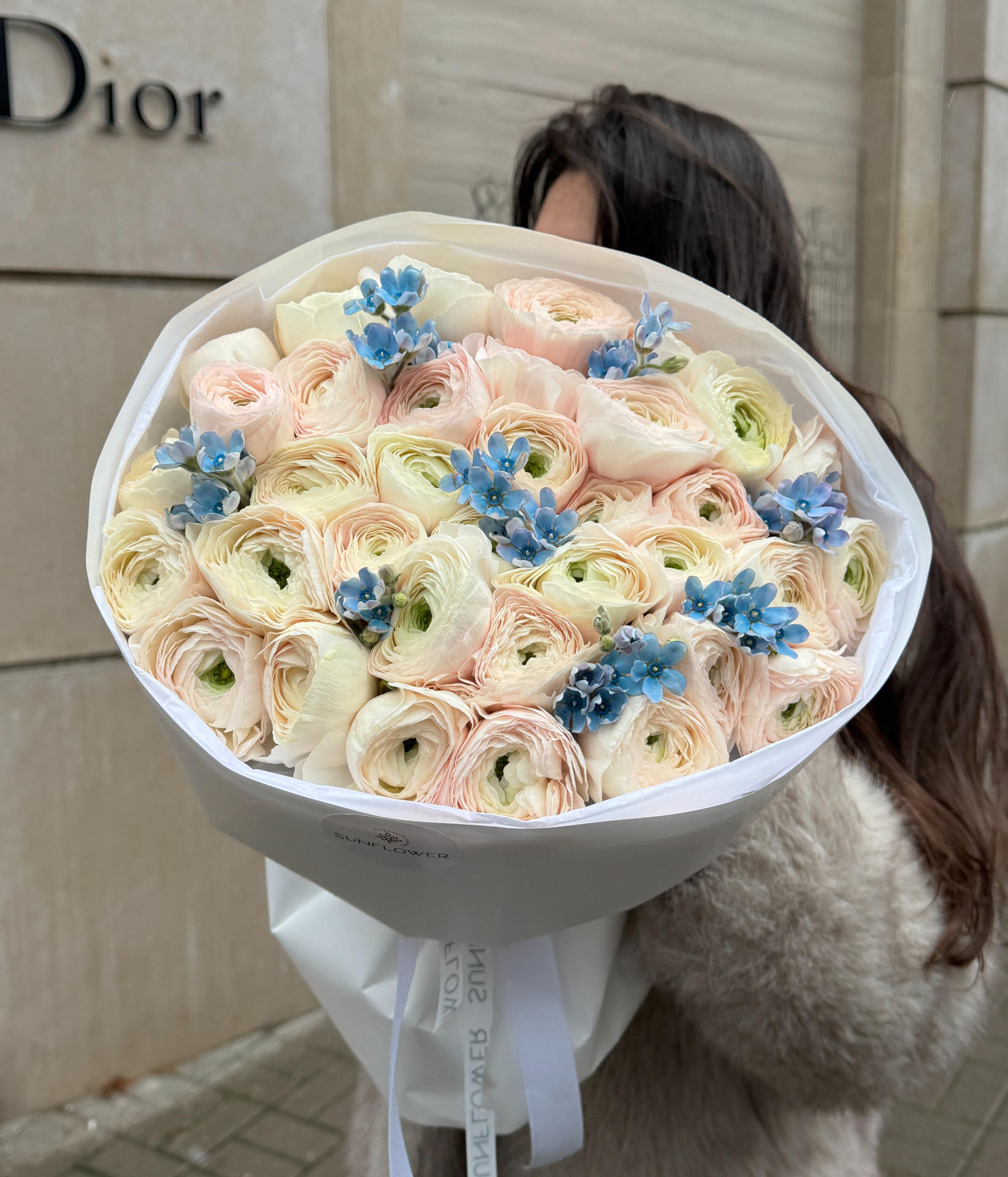 Bouquet M with ranunculus and occipital