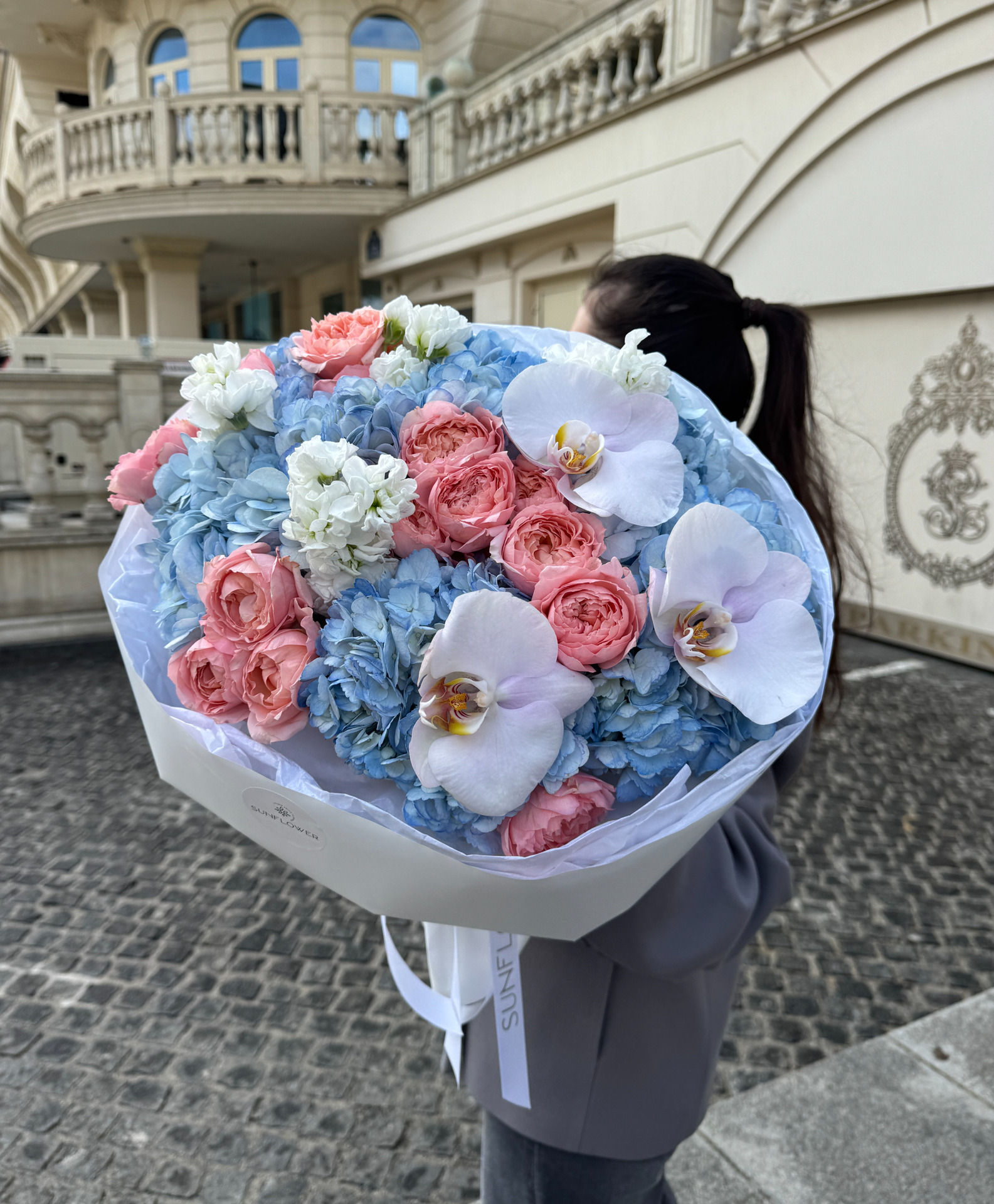 Pastel bouquet size S with orchids and hydrangea