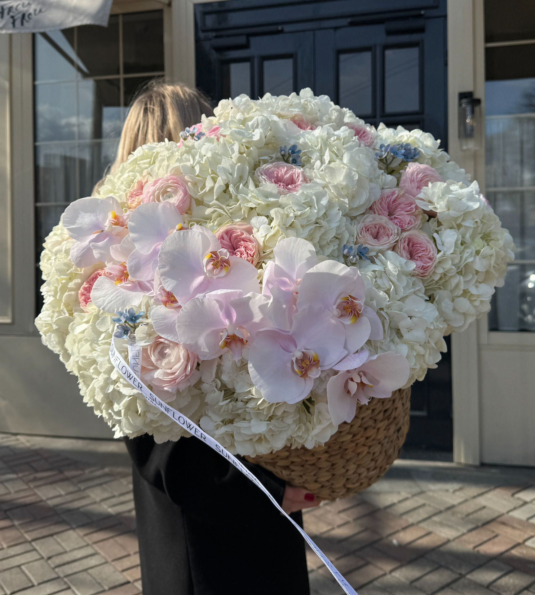 Basket M with white hydrangeas and orchid