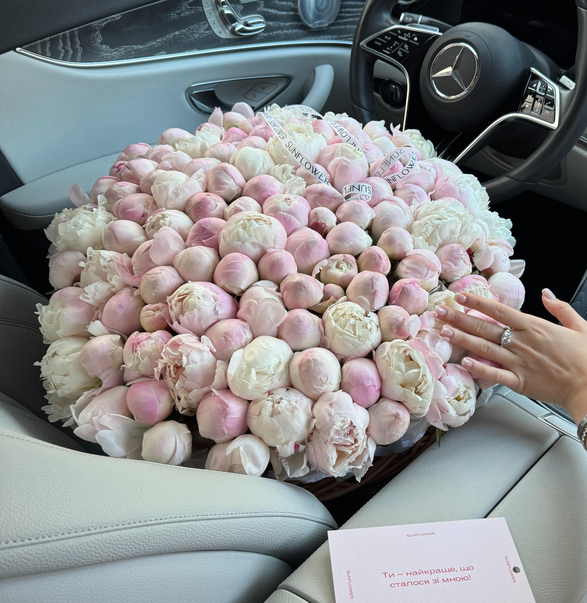 Basket of peonies Gardenia 101 pieces