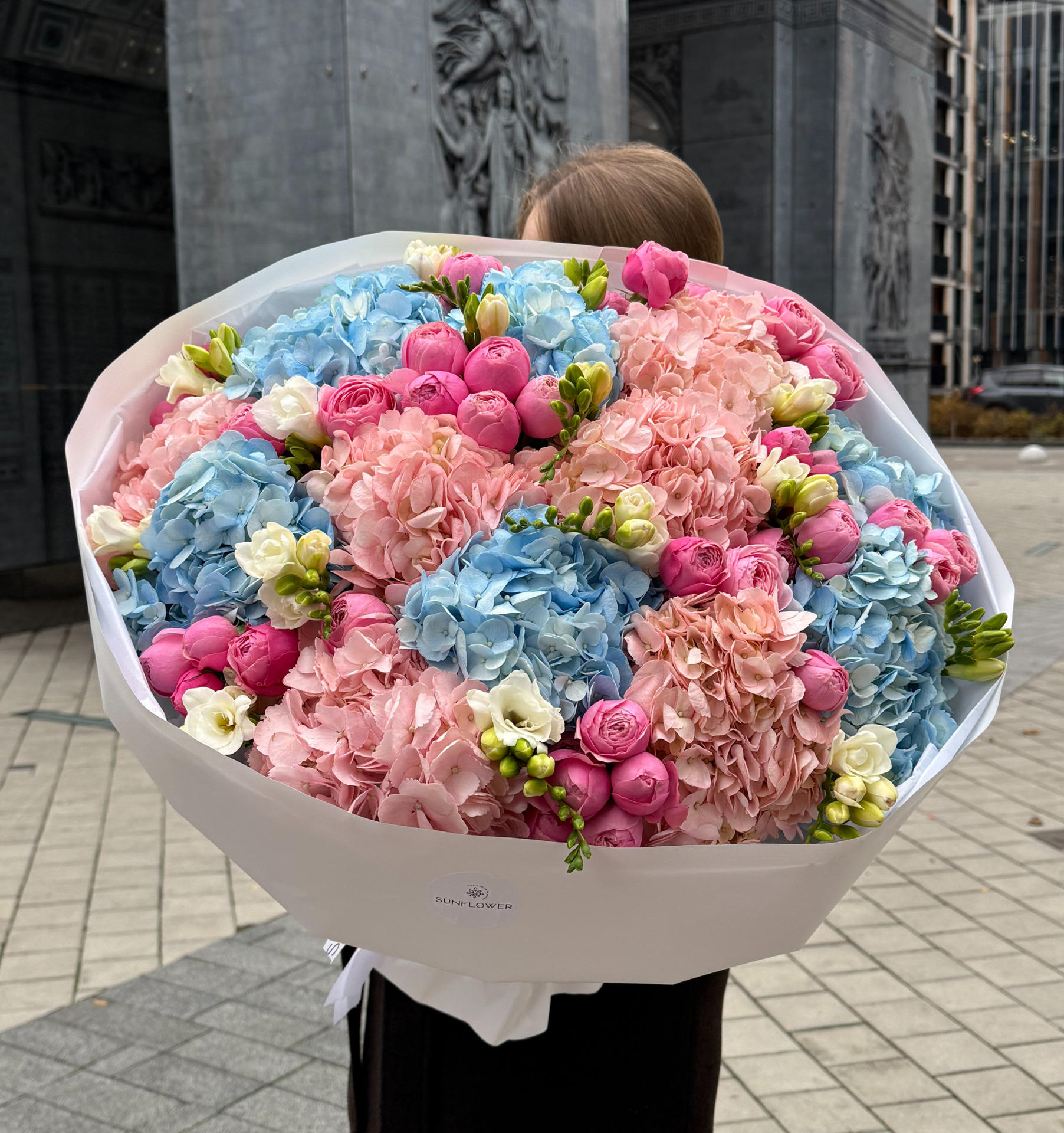 Bouquet L in rich, bright colors