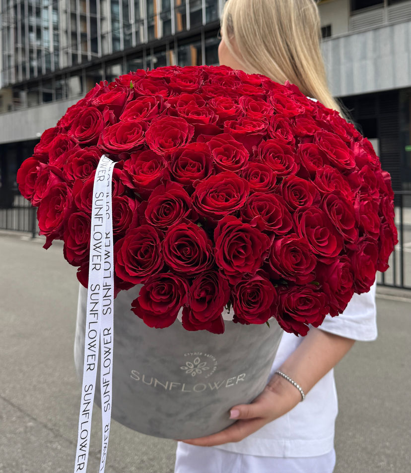 Basket of roses Madam Red