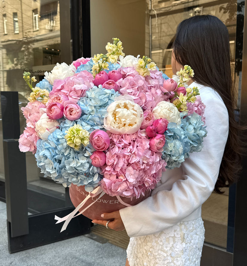 Hydrangea & Peony Luxury Flower Box