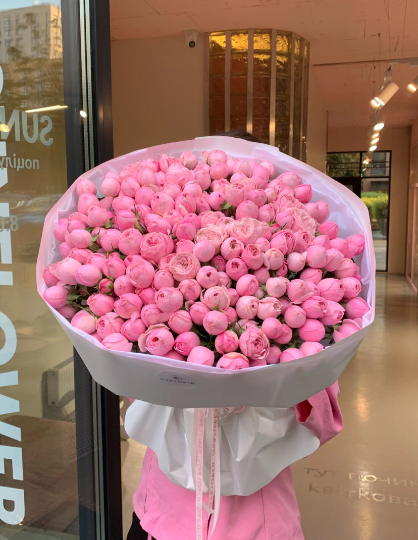 Bouquet of pale pink roses