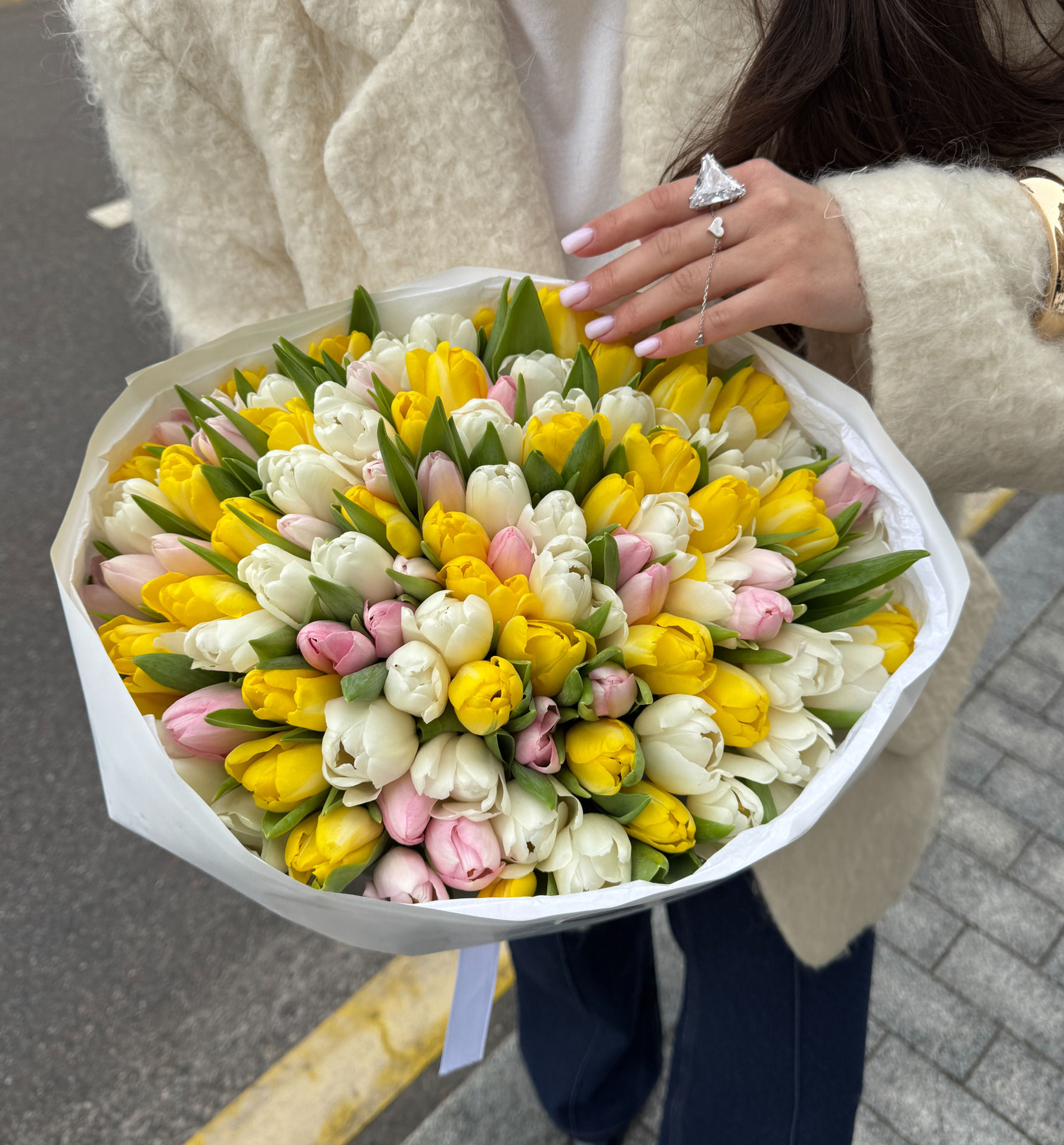 Bouquet M with mixed tulips