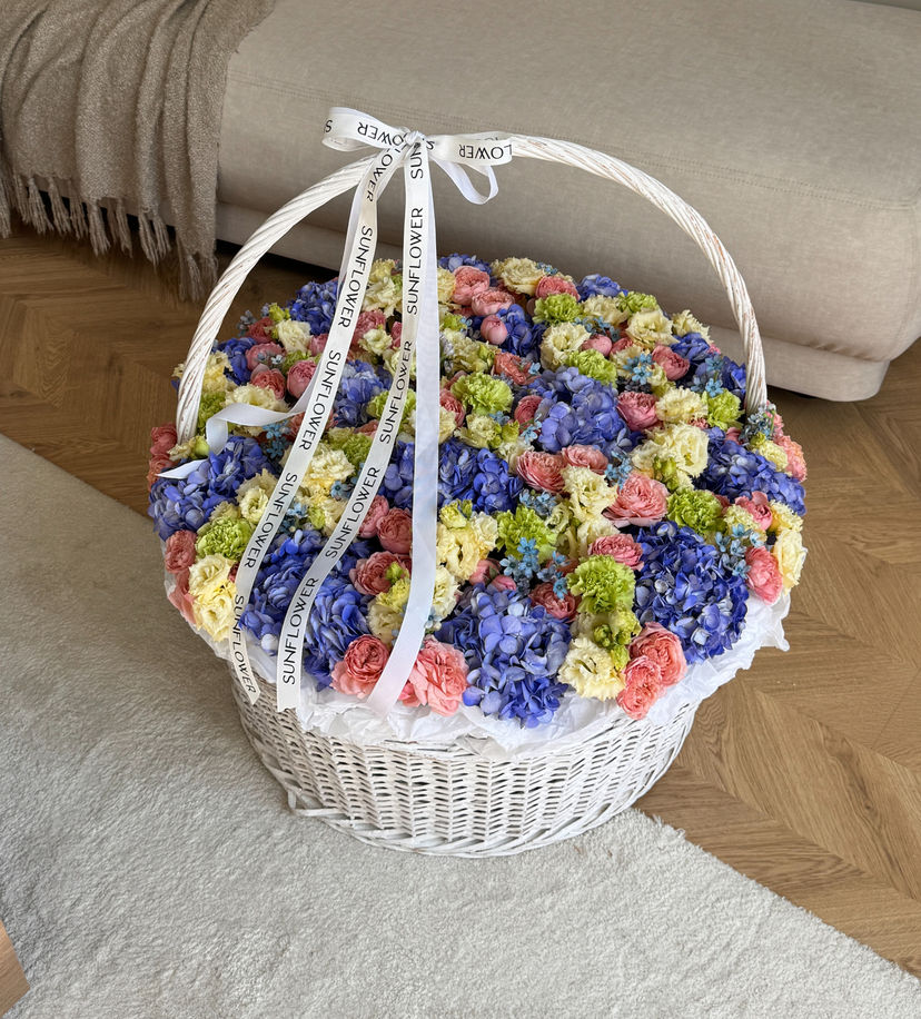 Flower Arrangement in XL Basket in rich colors