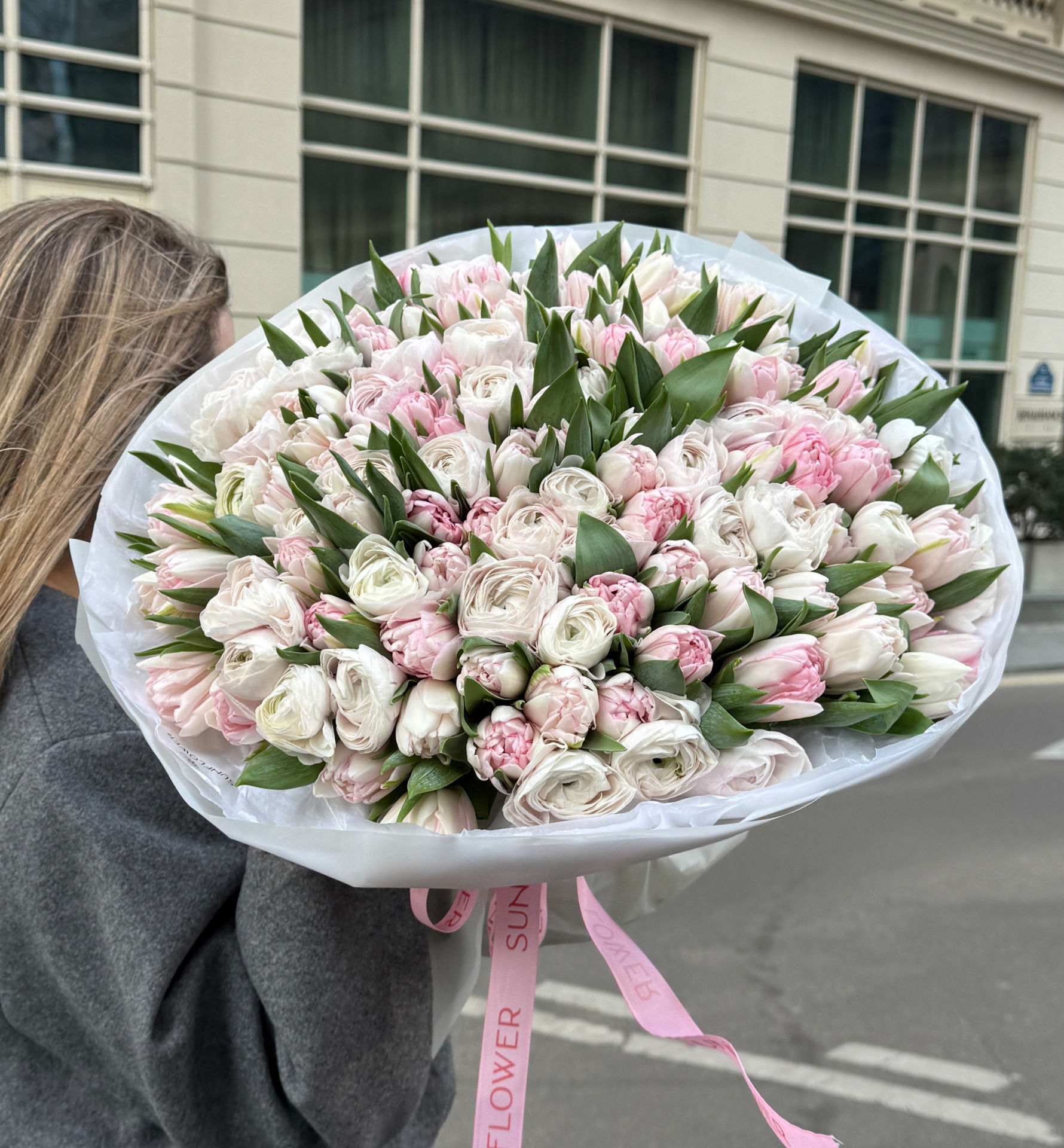 Bouquet M with tulips and ranunculus