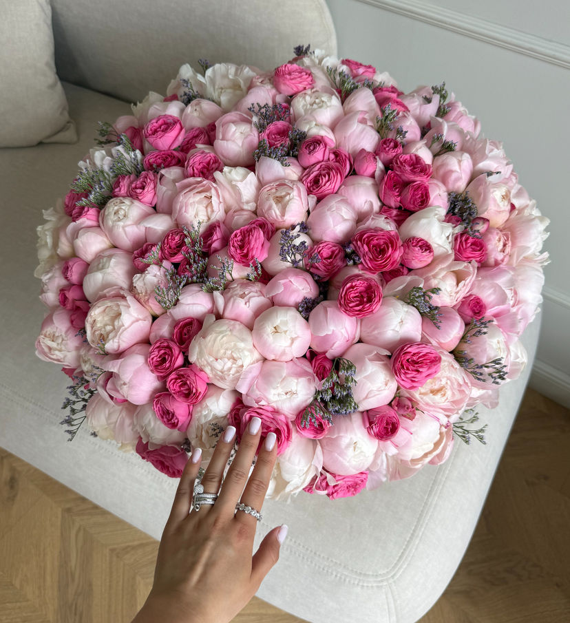 Peony & Giselle Rose Wicker Basket