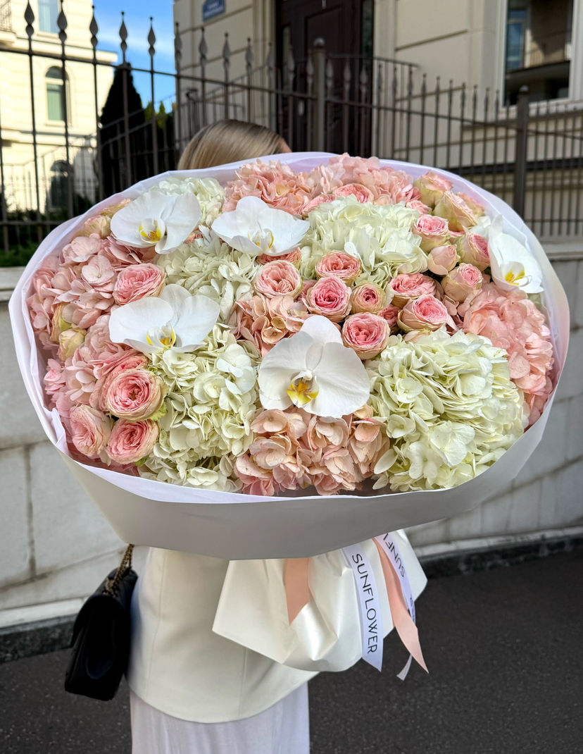 Medium Bouquet with Orchid, Hydrangea & Pink Roses (Size M)