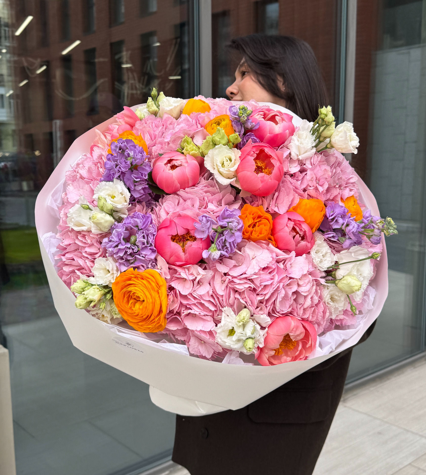 Bouquet with pink hydrangeas and purple mattiola
