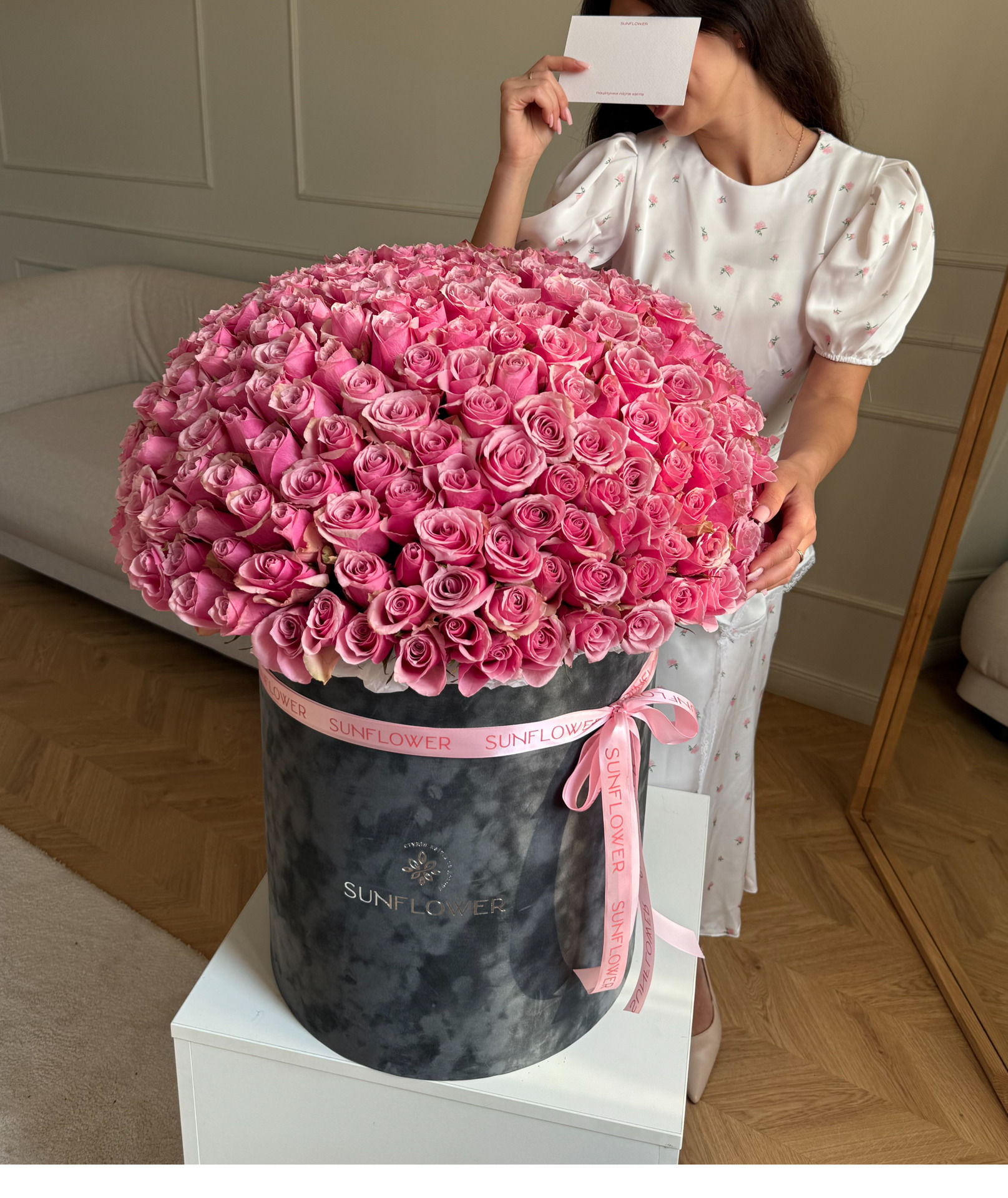 Athena Royale pink roses in a size M box – 351 pcs.