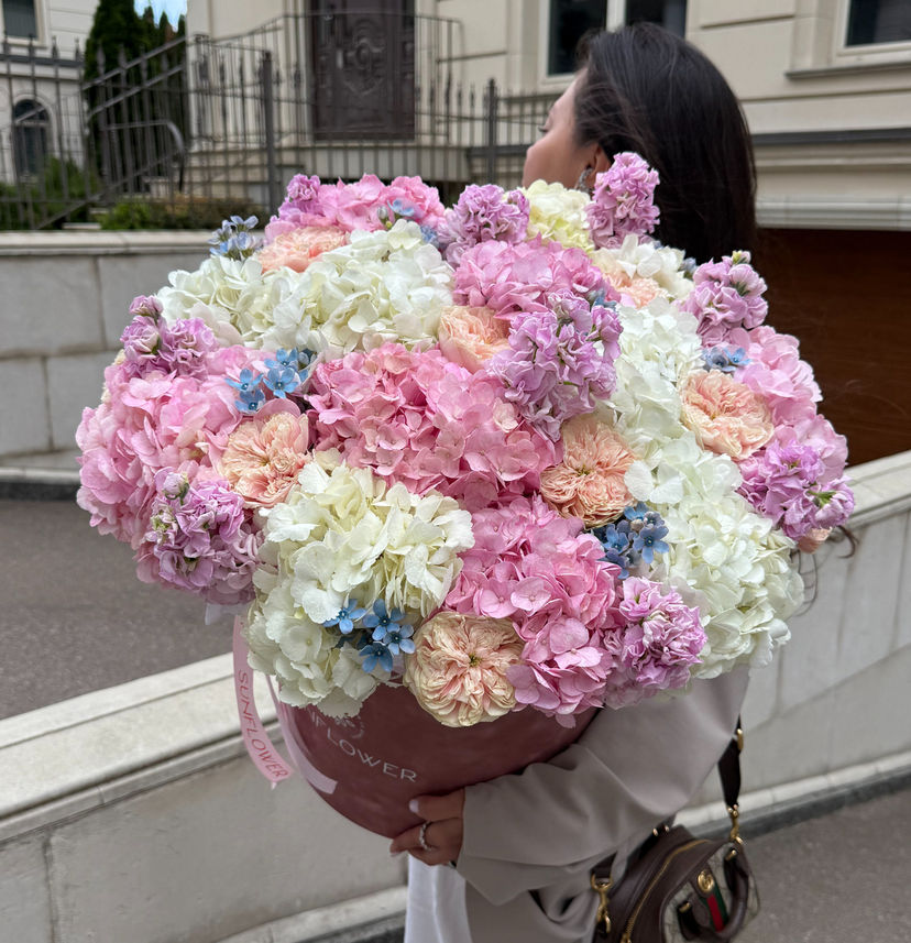 Box S with pink, white hydrangea and delicate accents