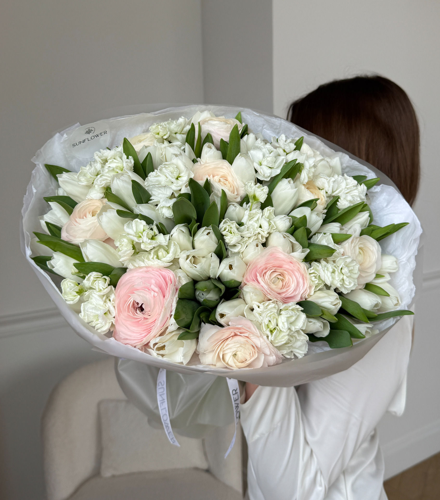 Bouquet M with tulips and ranunculus and mattiola