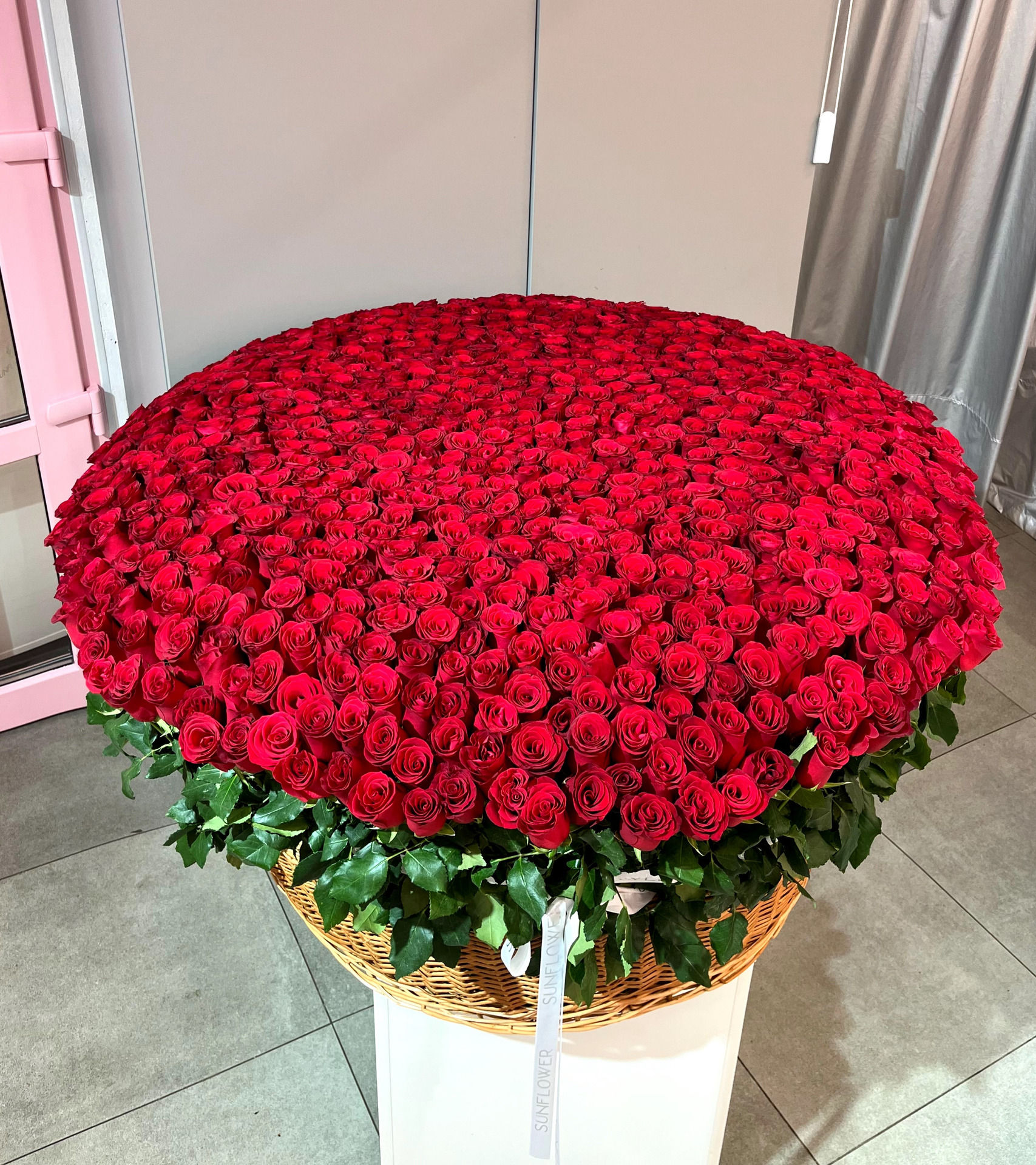 Кошик троянд 751  Rhodos 50 см.