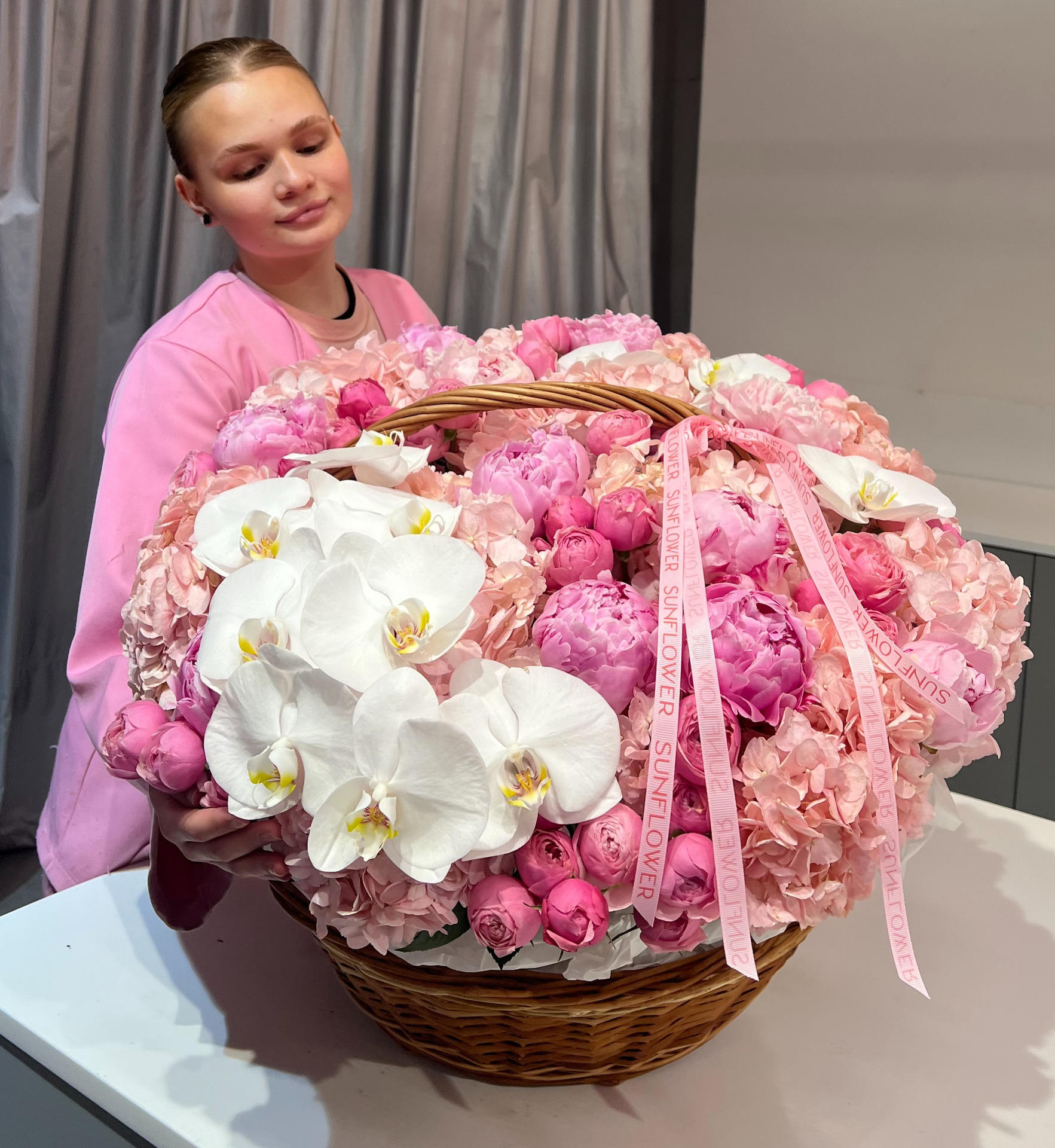 Basket S with pink peonies and bush roses