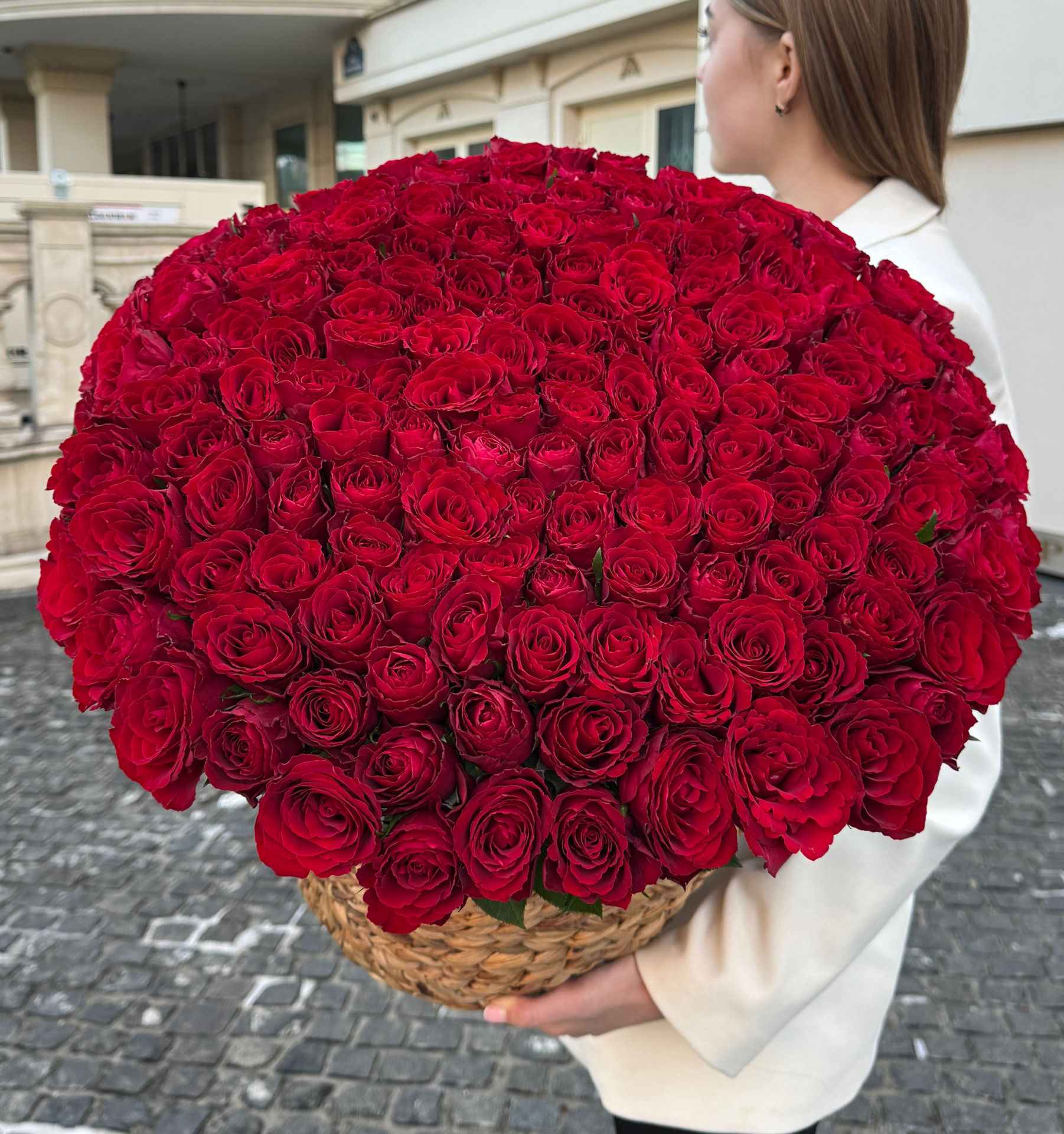Basket roses Madam Red