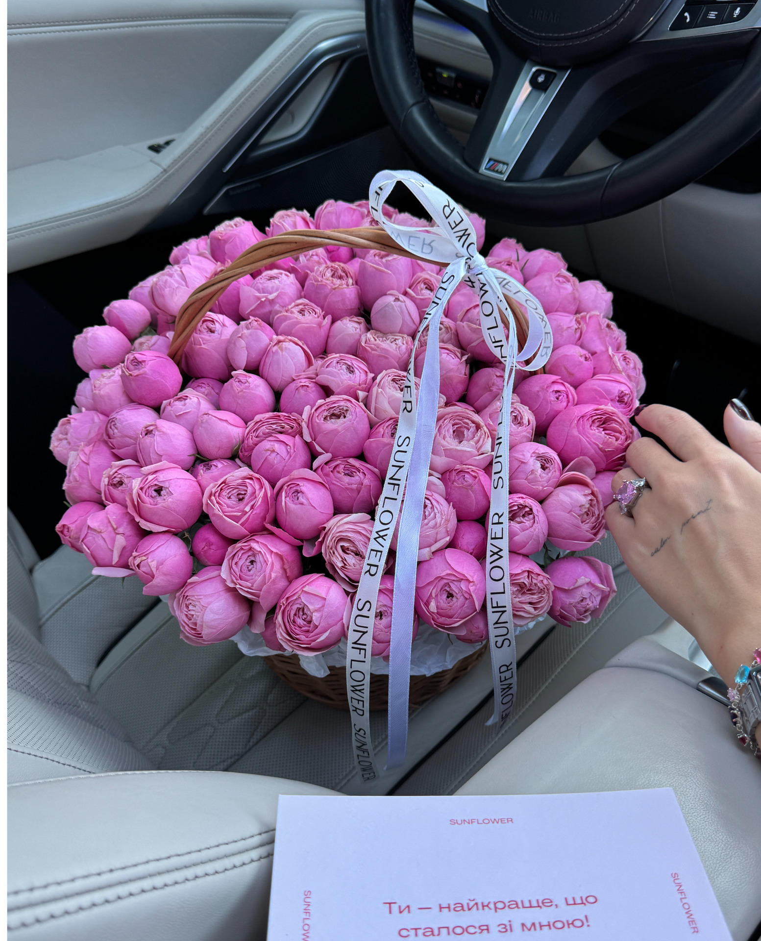 Троянда  Silva Pink у кошику