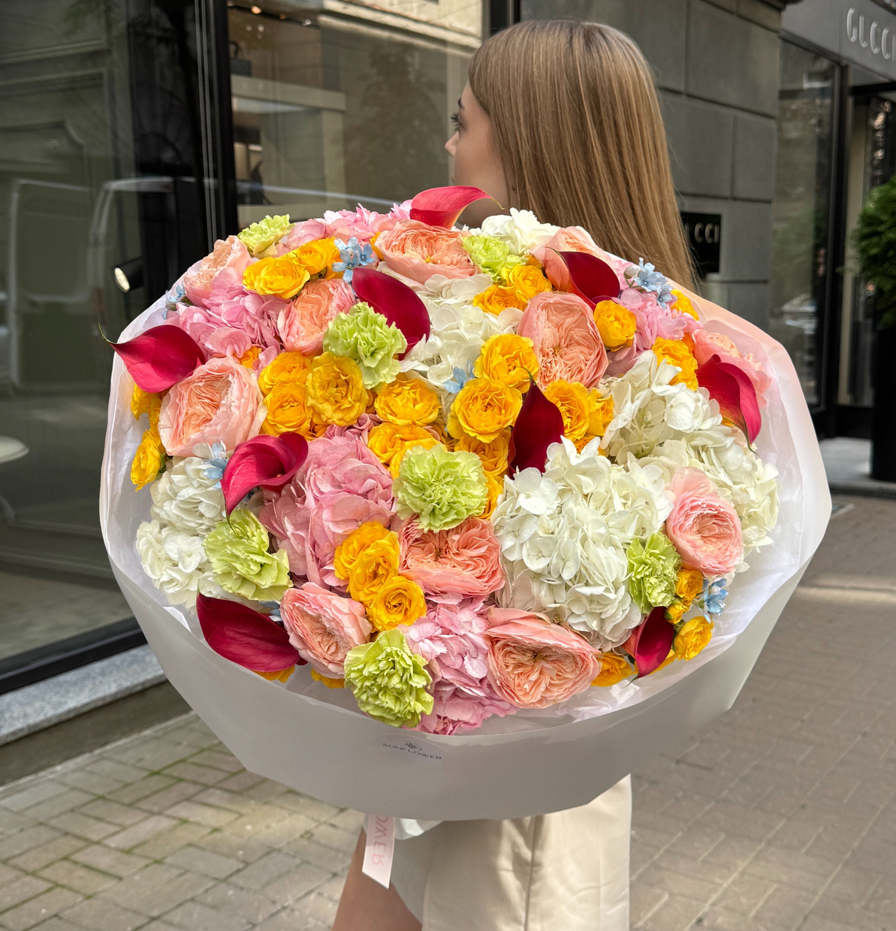 Large Vibrant Bouquet with Roses & Hydrangea