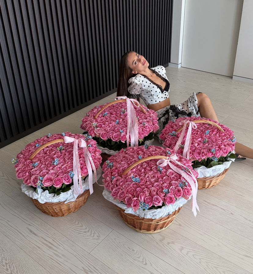 Delicate S baskets in pink and blue