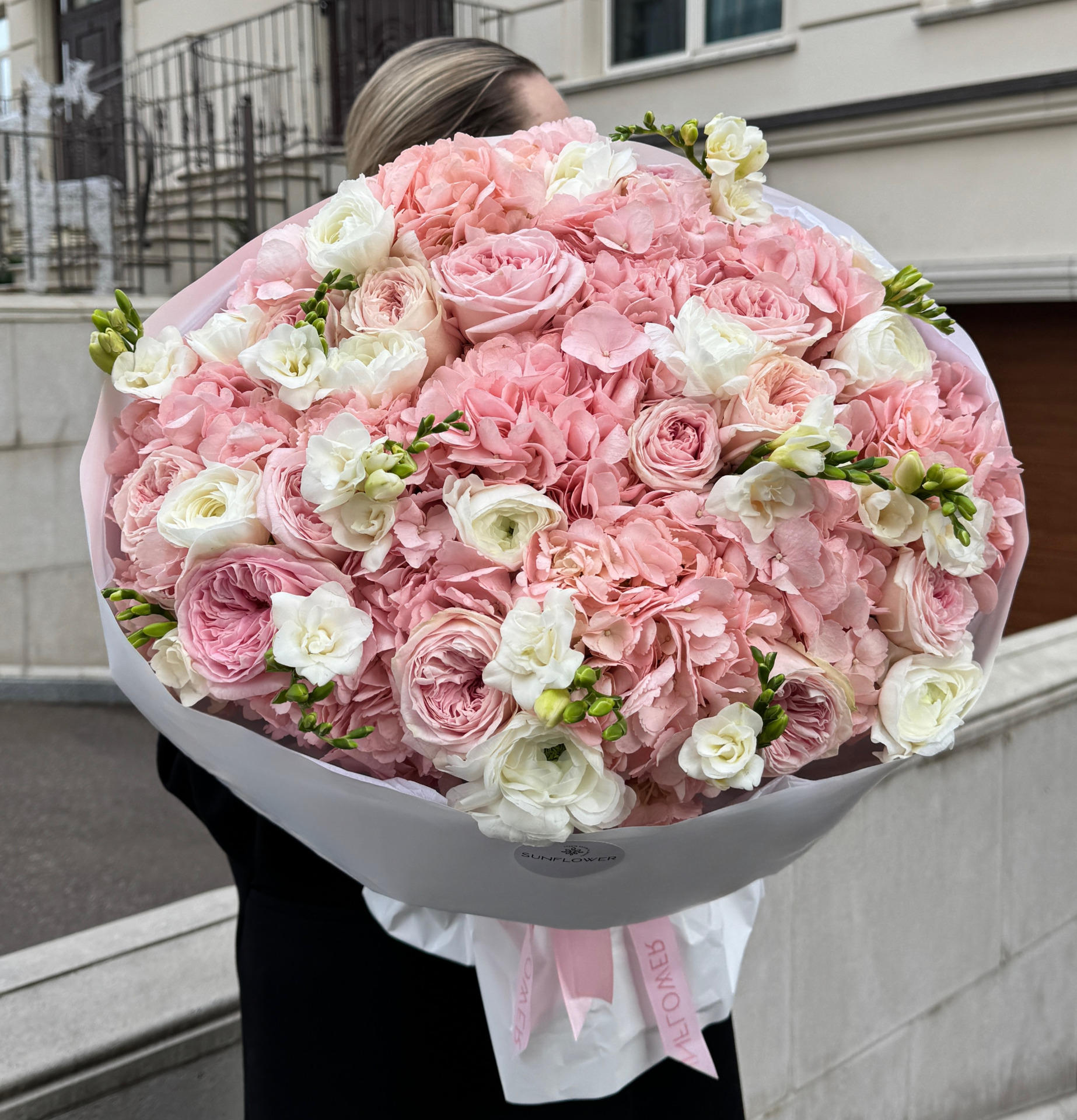 Bouquet L in pink and green shades