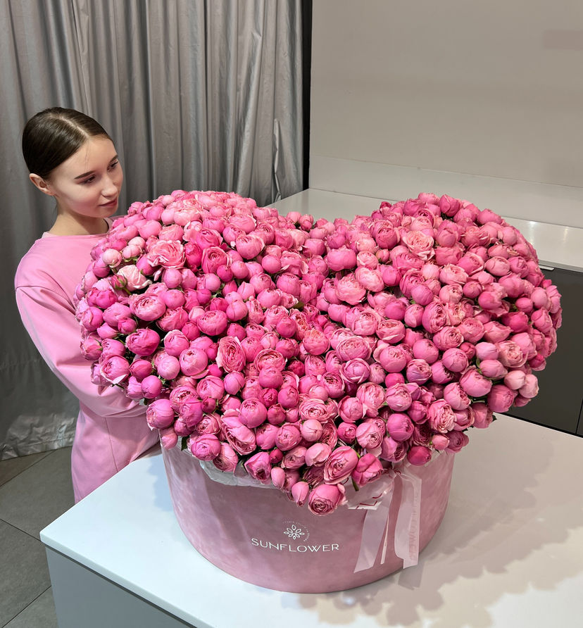 XL "Heart" basket made of bush roses