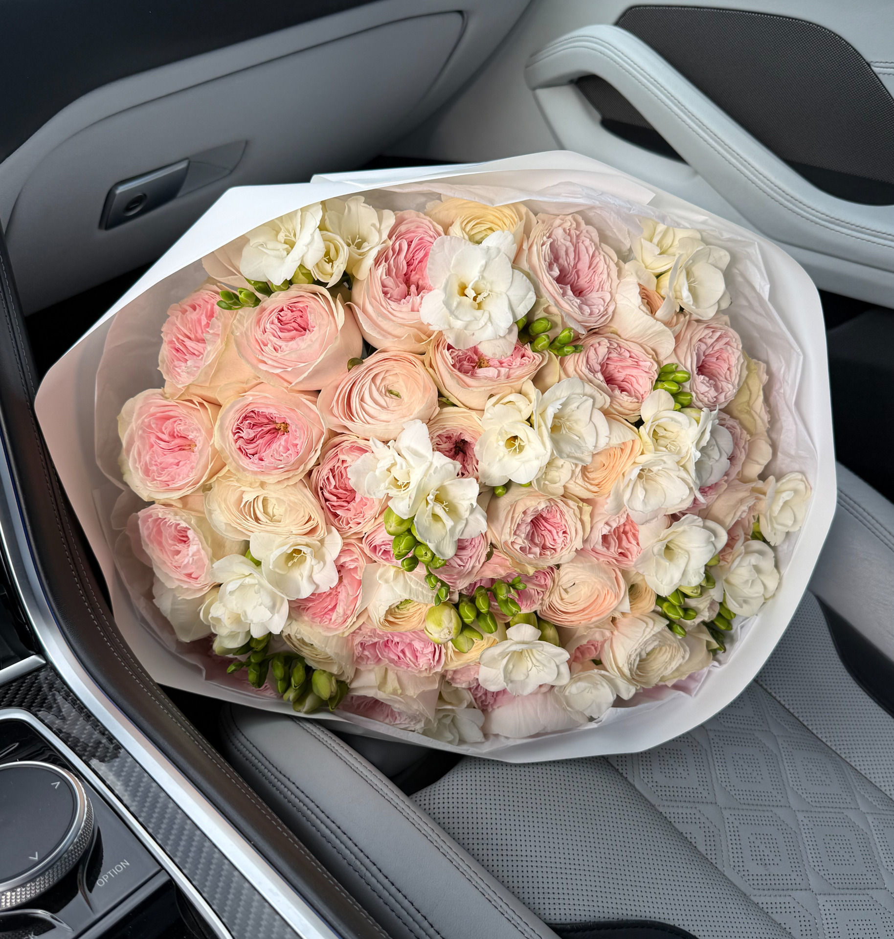 Bouquet M with peony roses, freesia and ranunculus
