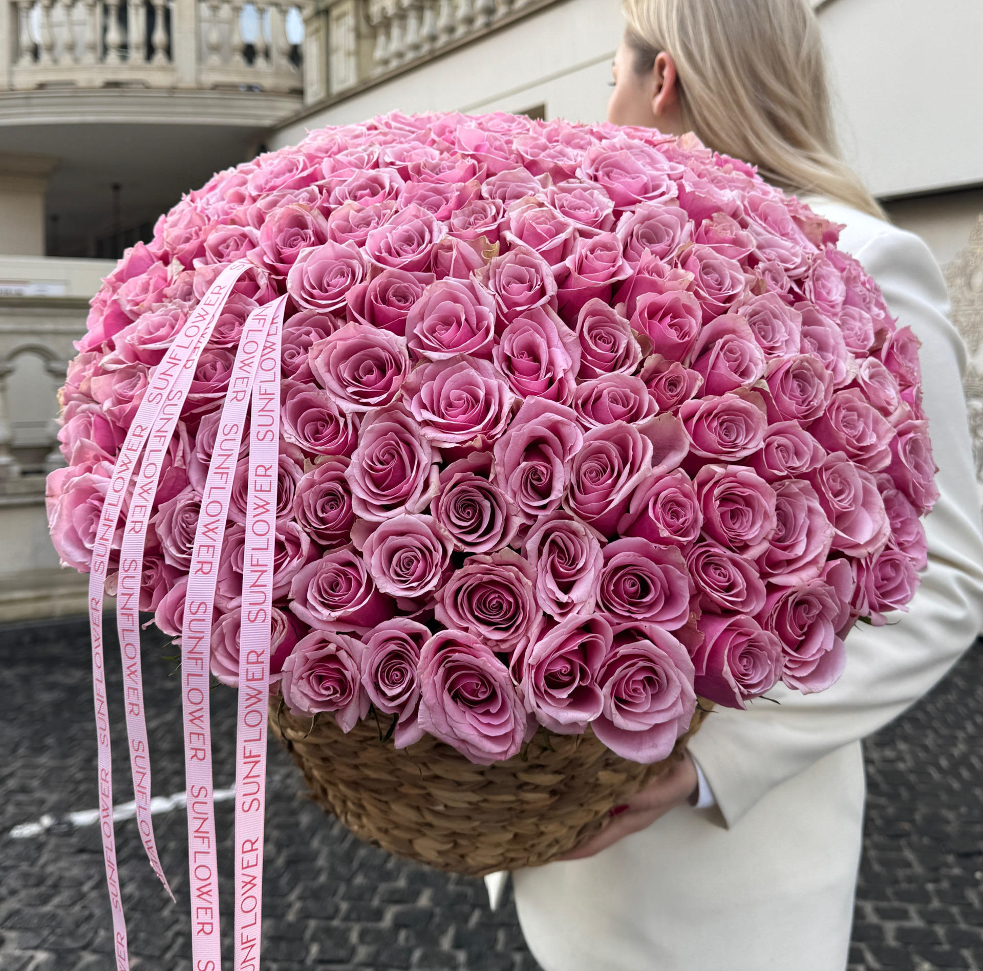 Basket of roses Athena Royale