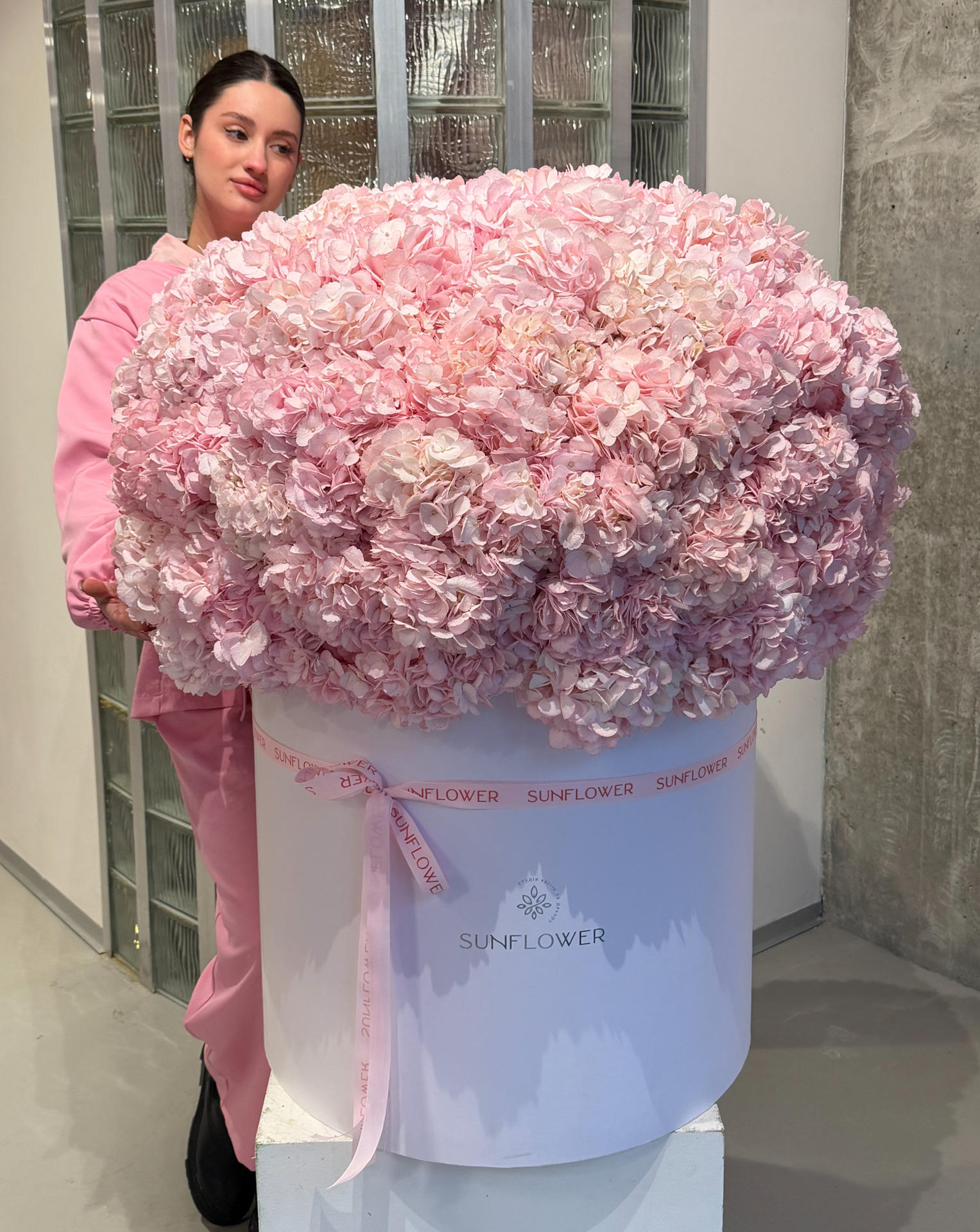 Box of pink hydrangeas 101 pieces