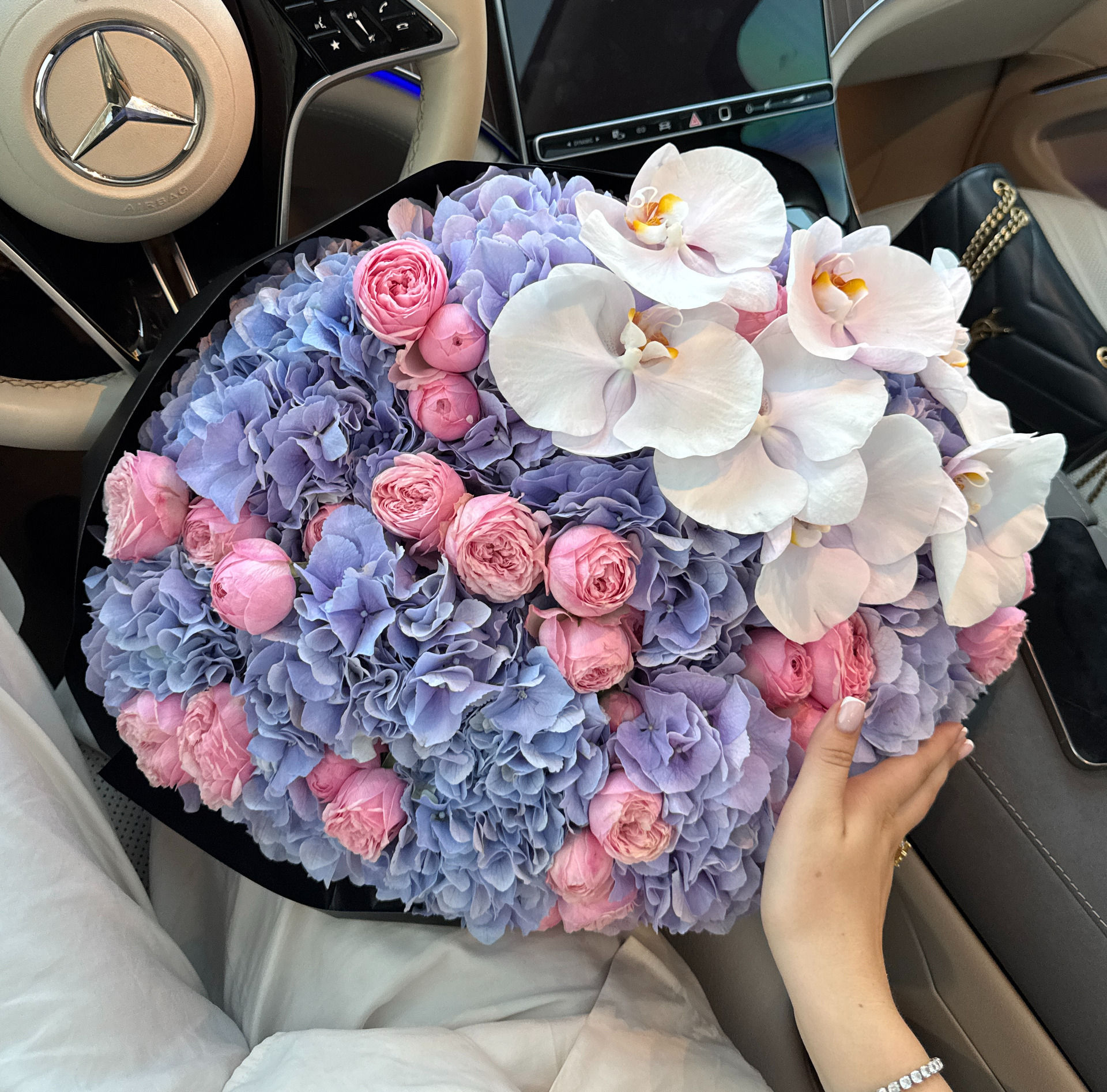 Букет з гортензій, троянд Silva Pink і орхідей