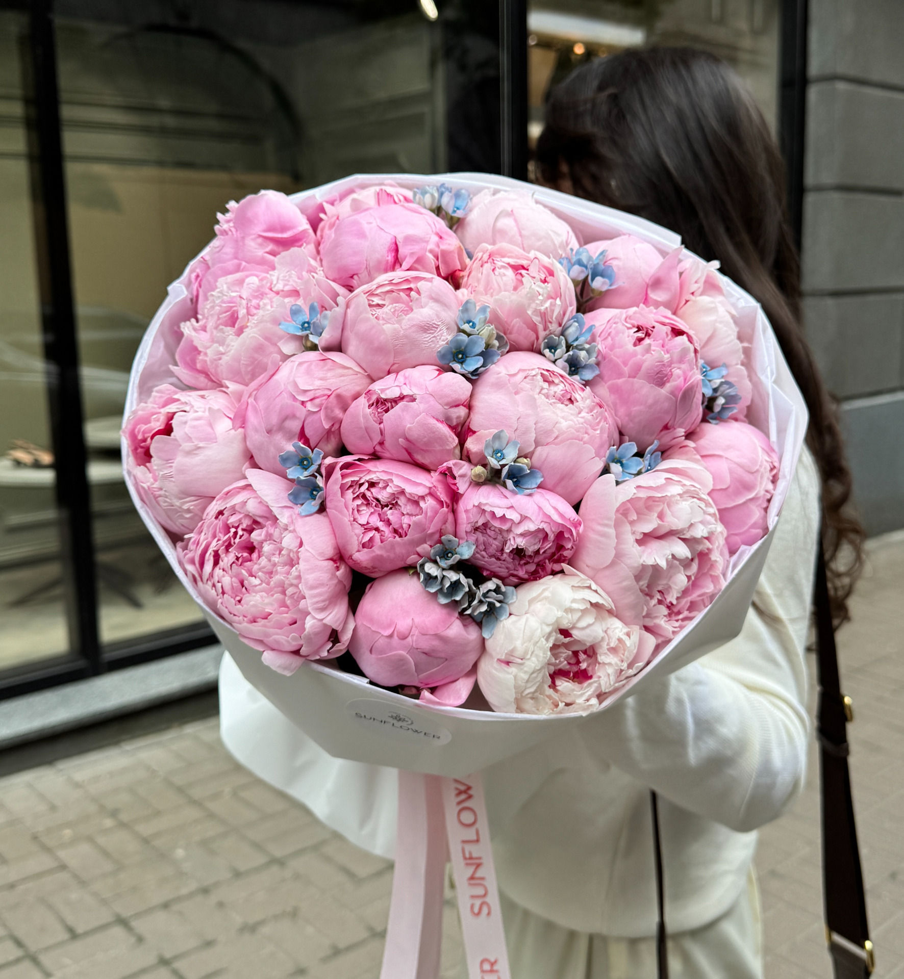 Bouquet M of pink peonies and oxypetalum