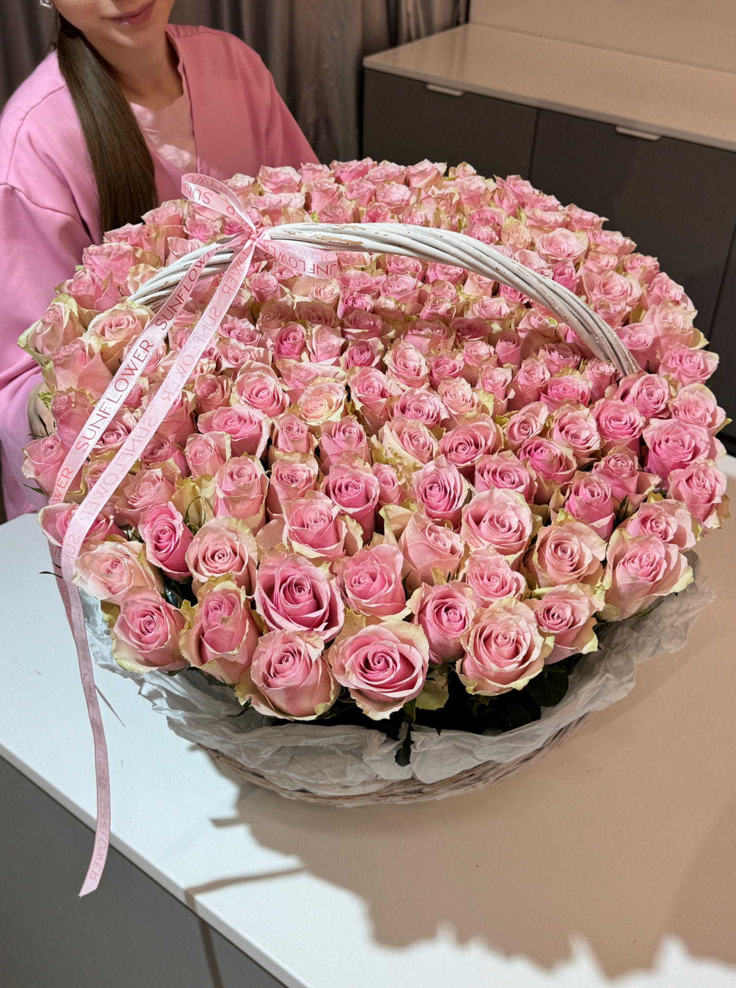 Basket of 151 Pink Athena Roses тройка