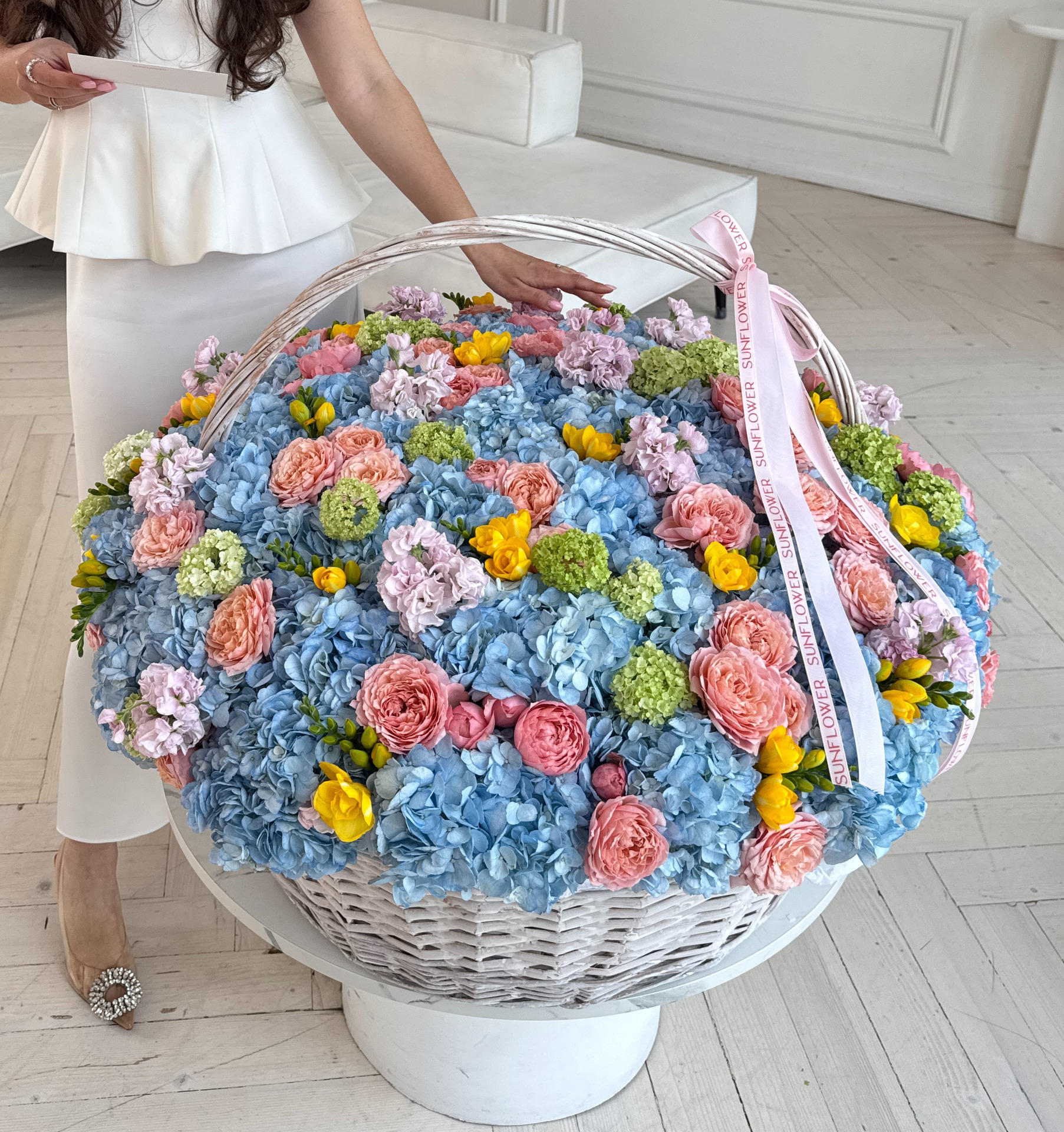 XL basket with blue hydrangea and viburnum