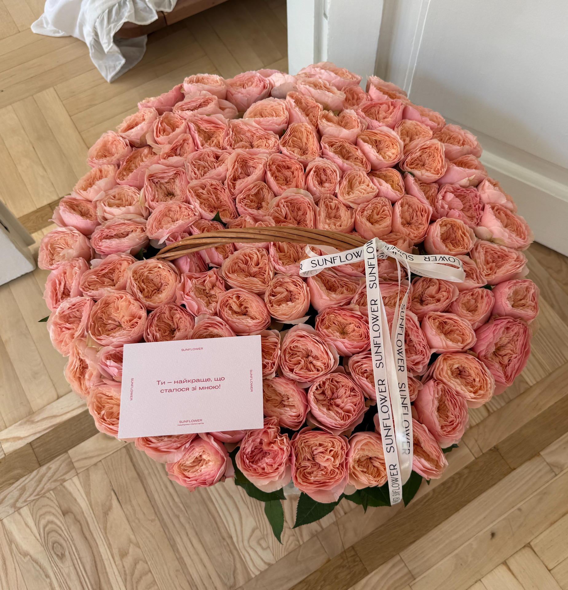 101 Harper Roses in a Basket