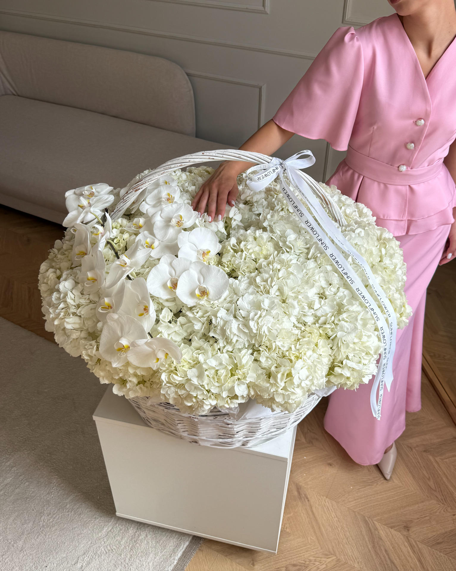 White Hydrangea & Phalaenopsis Basket XL