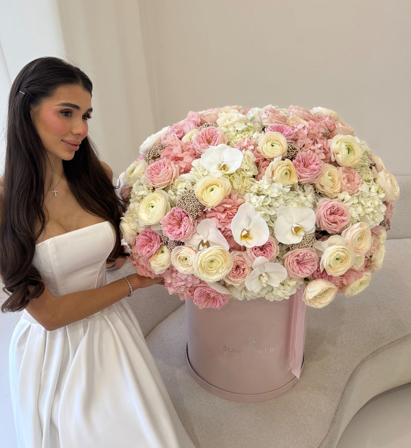 Box M of roses and phalaenopsis