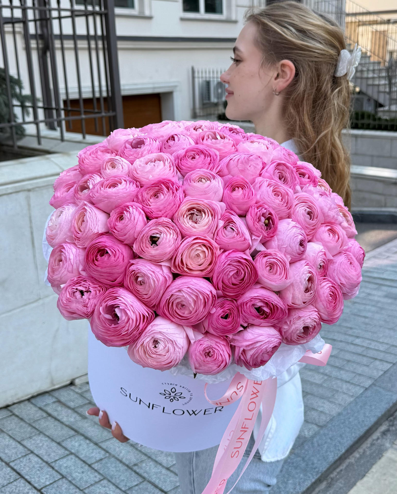 Коробка S ранункулюсів Li Pink
