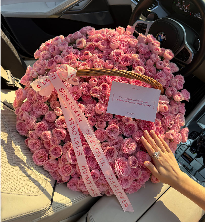 Basket of 85 Yvette Roses