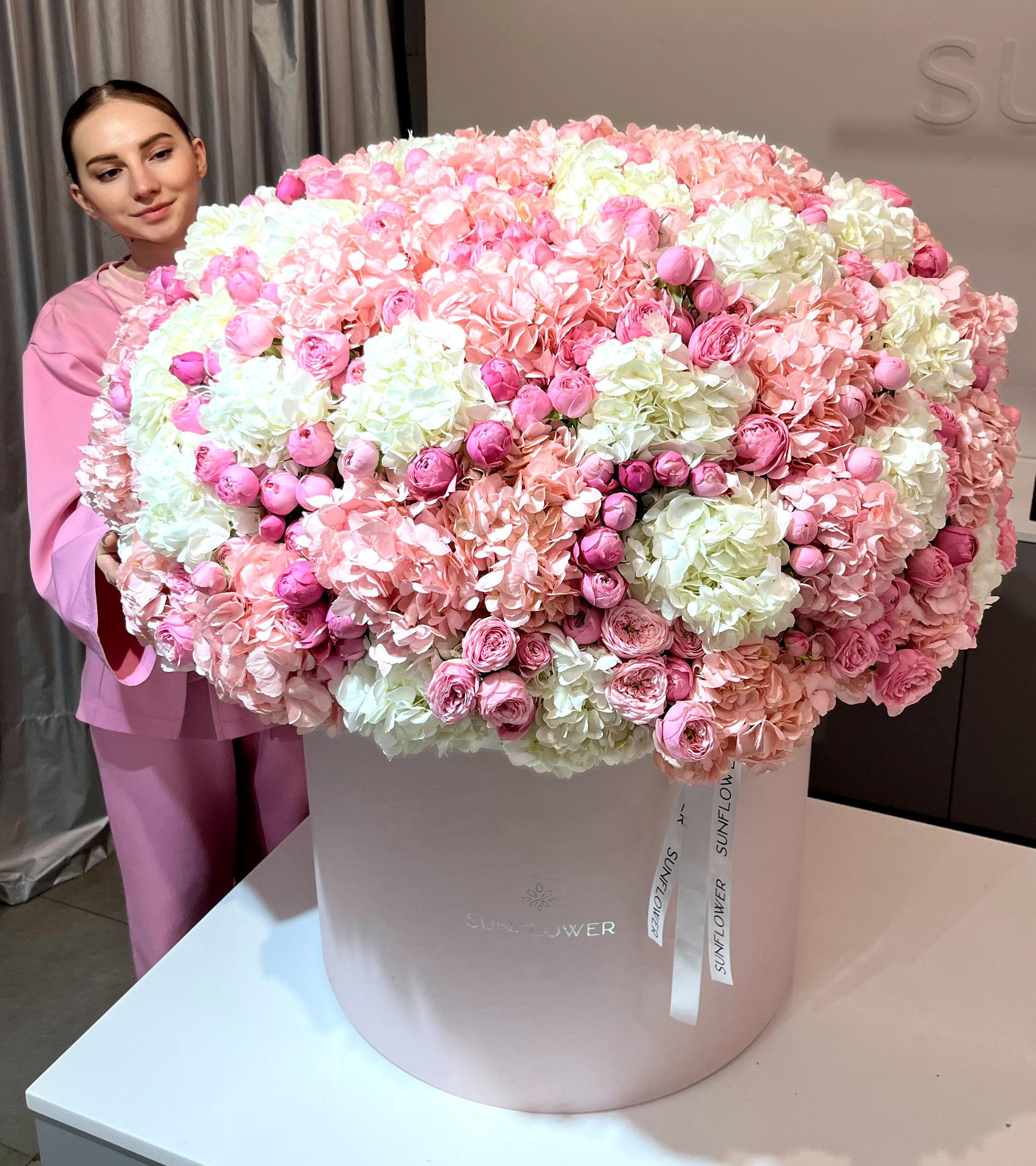 XXL flower box with hydrangea and roses