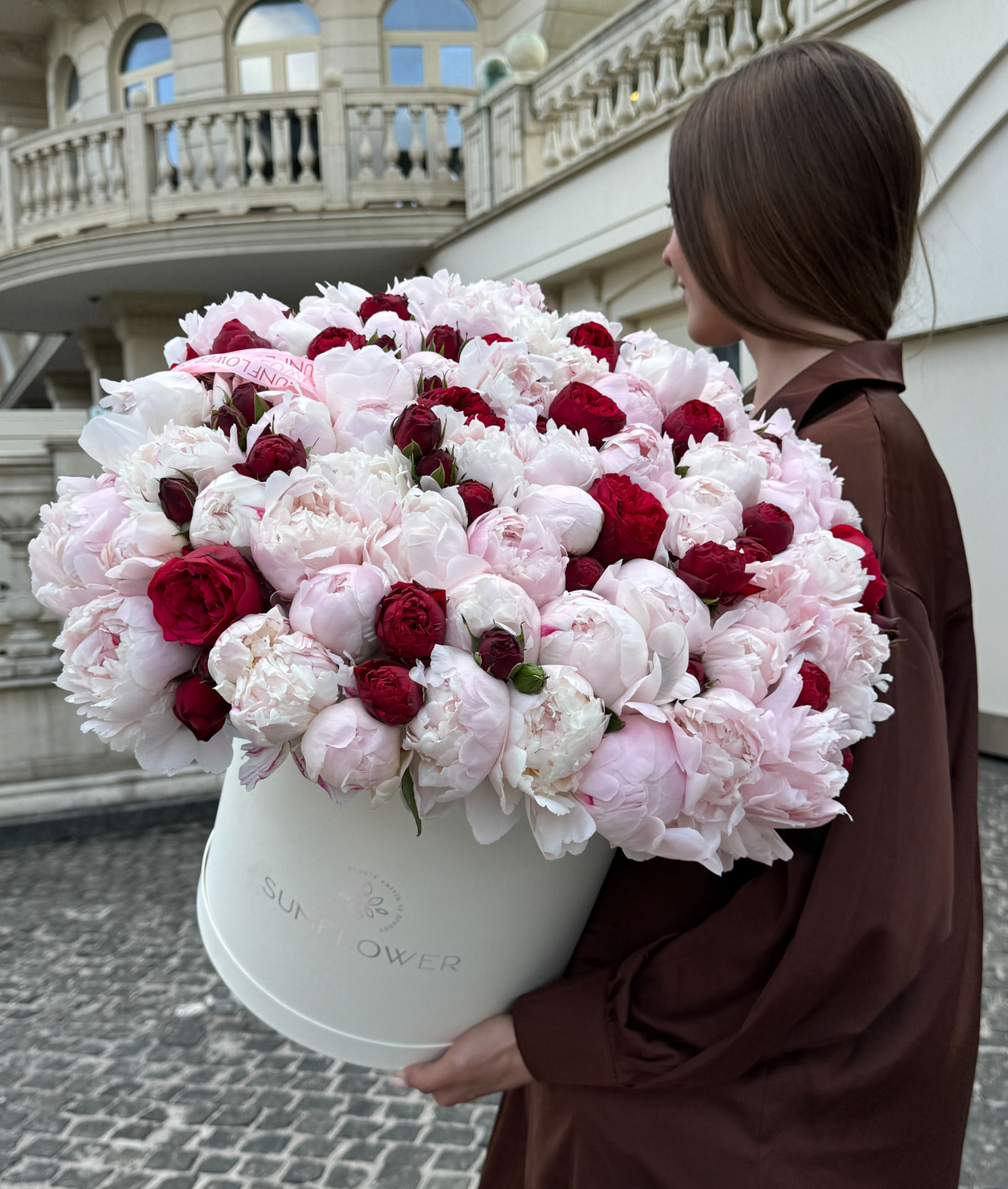 Box S with peony roses and peonies