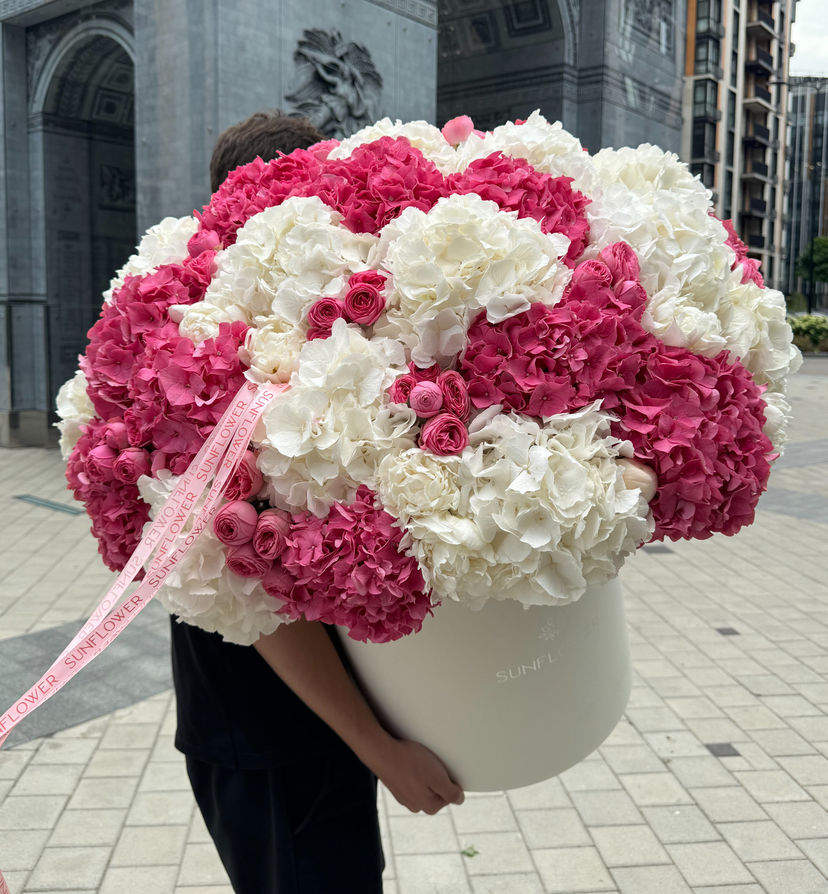 Hydrangea, Peony & Rose Flower Box М