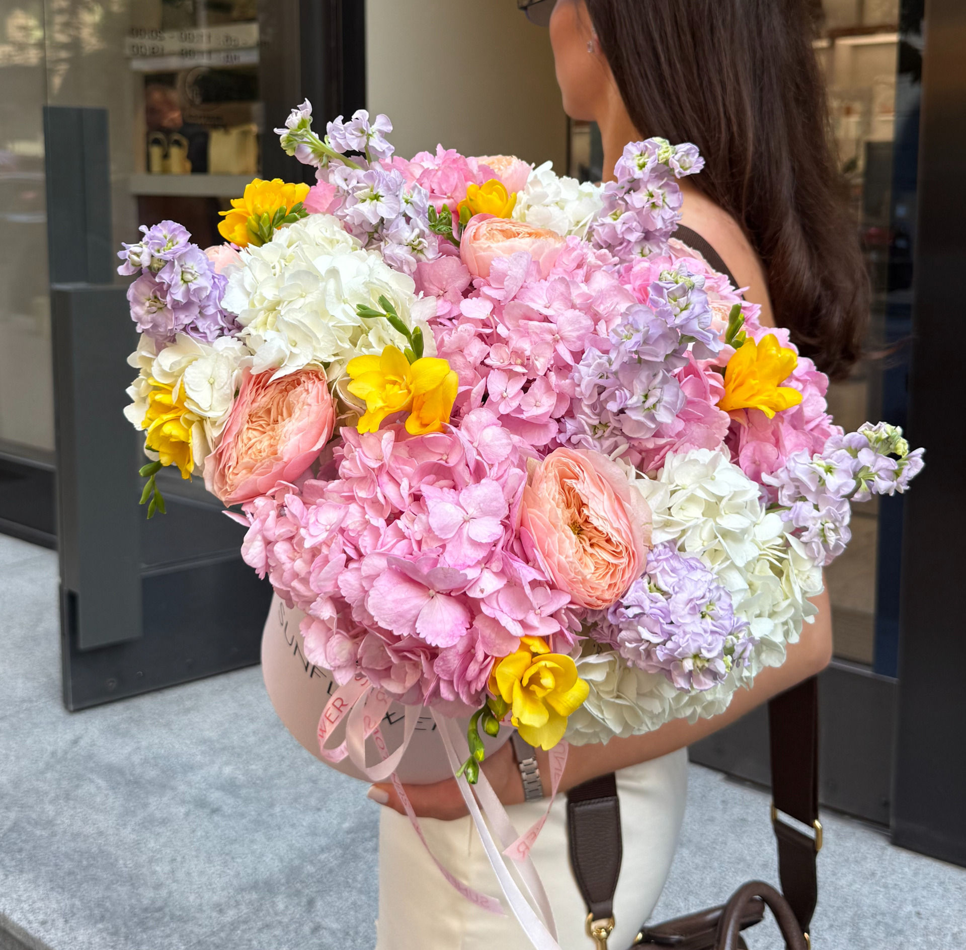 Flower Box with Hydrangea & Harper Roses