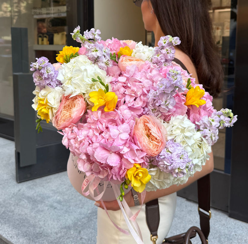 Flower Box with Hydrangea & Harper Roses