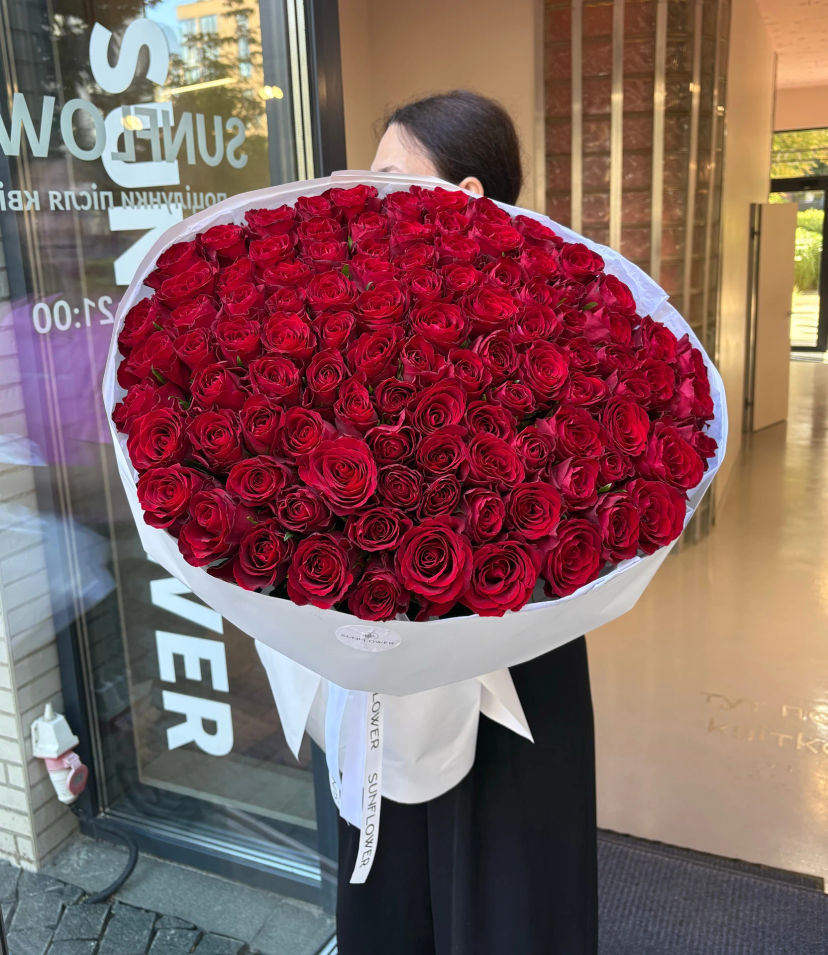 101 Madam Red Roses Bouquet (70 cm)