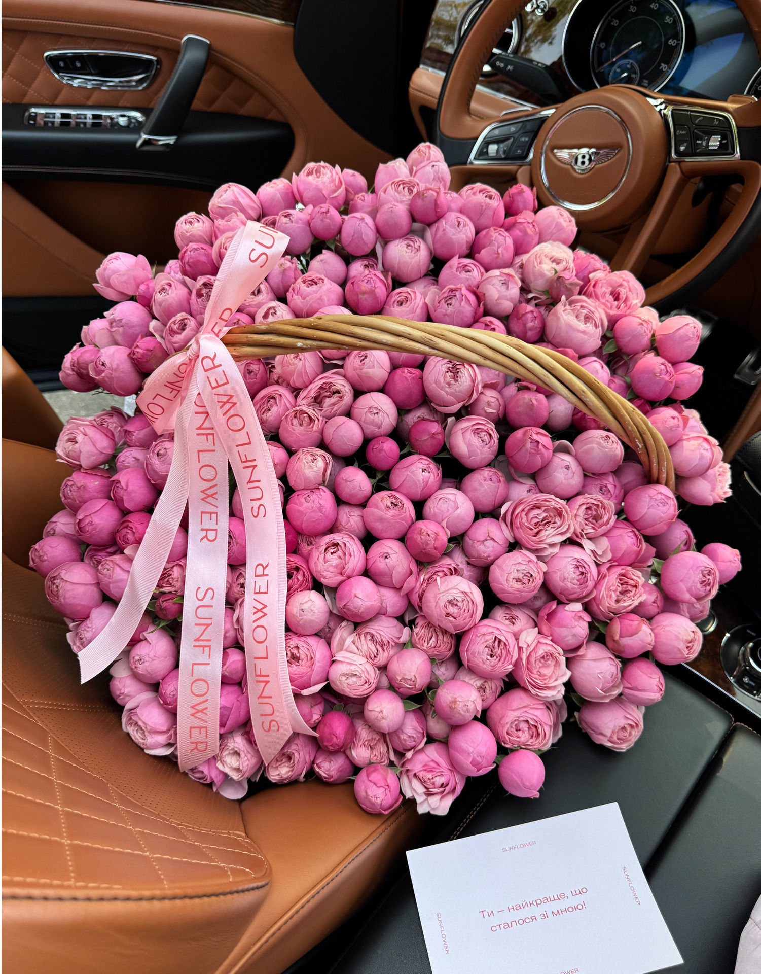 Кошик з піоноподібних троянд Silva Pink 65 штук