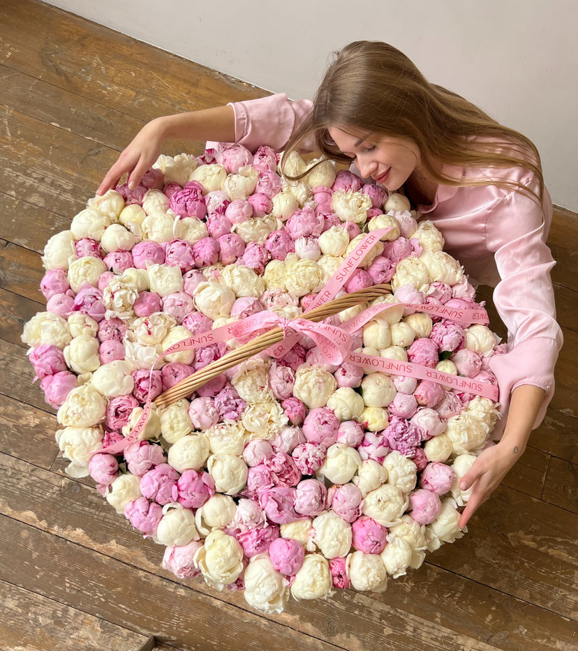 XL Peony Basket — 251 Flowers